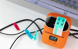 Visualized management of the computer room, M110 pocket printer marks each cable in an orderly manner