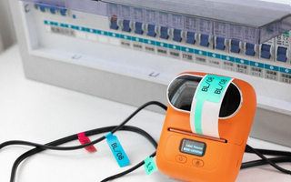 Use M110 pocket printer to record the ins and outs of each cable to realize visual management